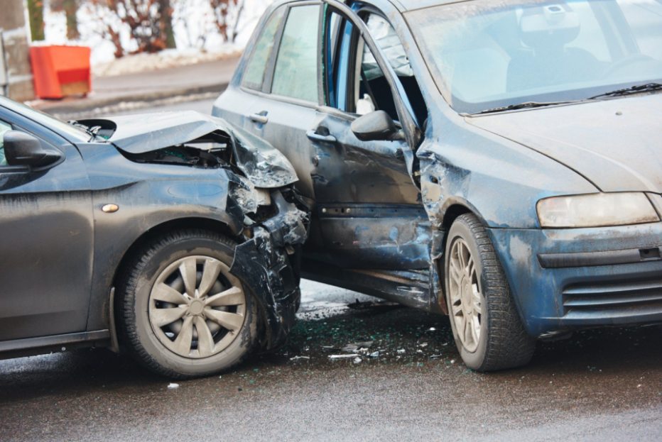 t-bone car accident with 2 cars