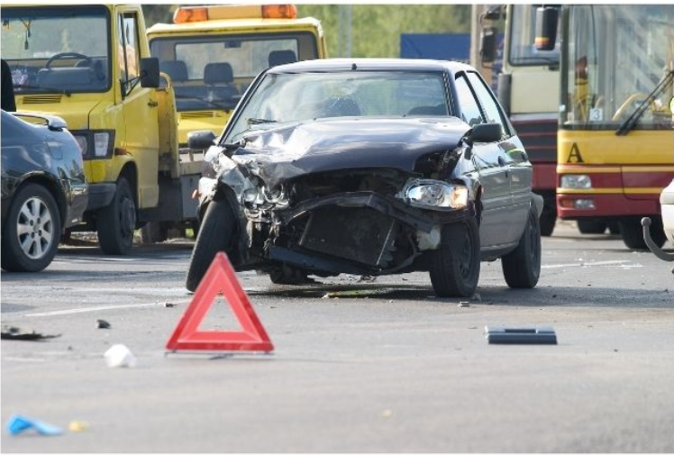 car with damage to the front after an accident in the middle of the road