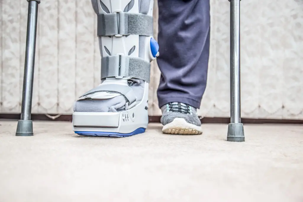 woman with leg brace and crutches after a personal injury accident in lakeland florida